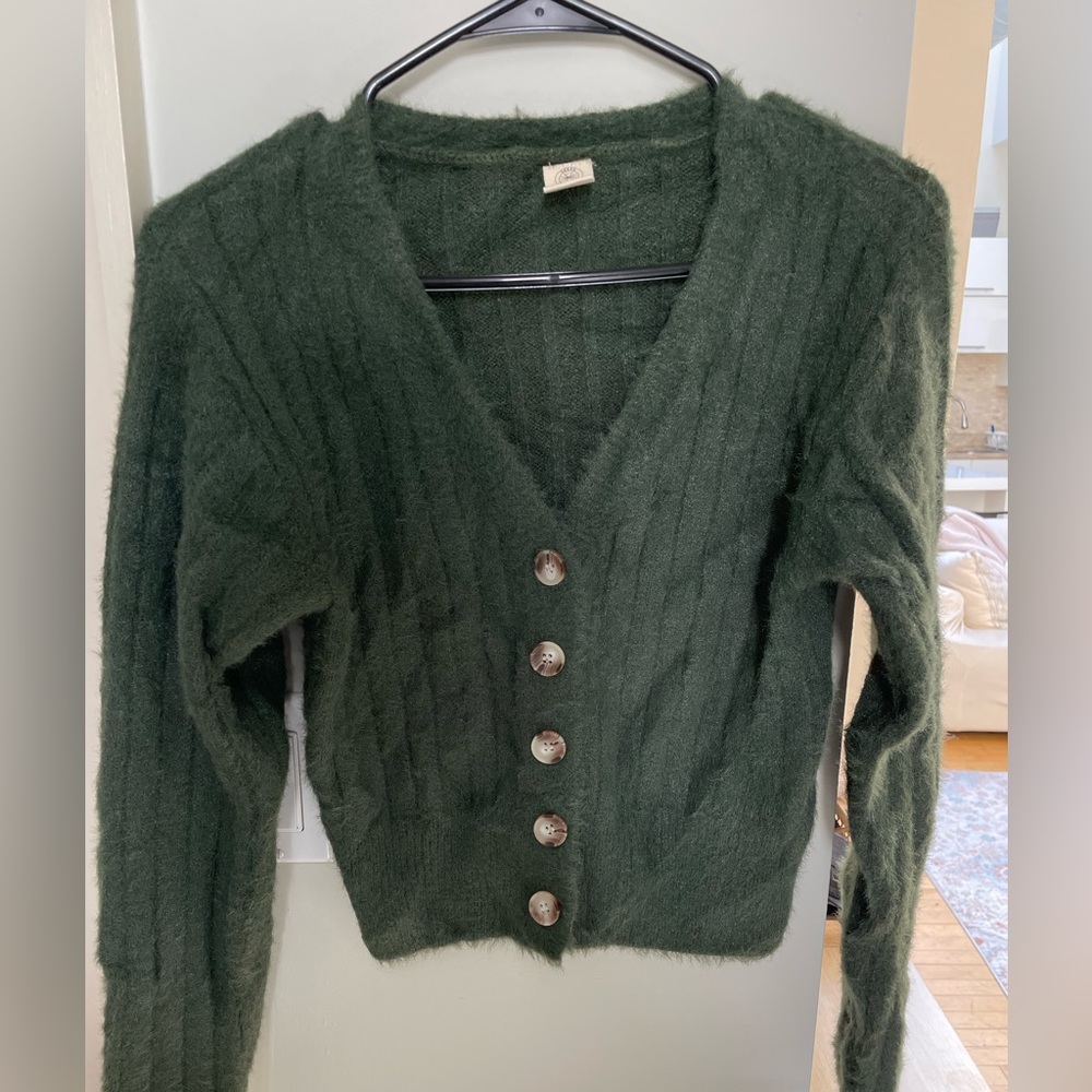 Urban outfitters green cropped sweater with buttons